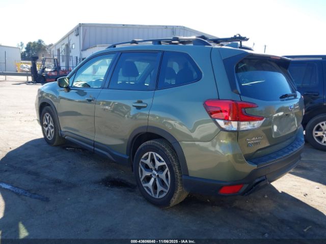 2021 SUBARU FORESTER JF2SKAJC6MH481432 Photo 2