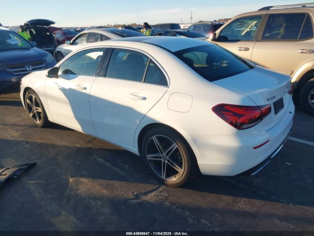 2019 MERCEDES-BENZ A 220 WDD3G4FB0KW018108 Photo 2