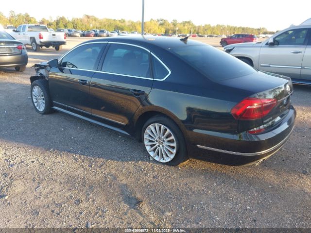 2017 VOLKSWAGEN PASSAT 1VWBT7A3XHC017610 Photo 2