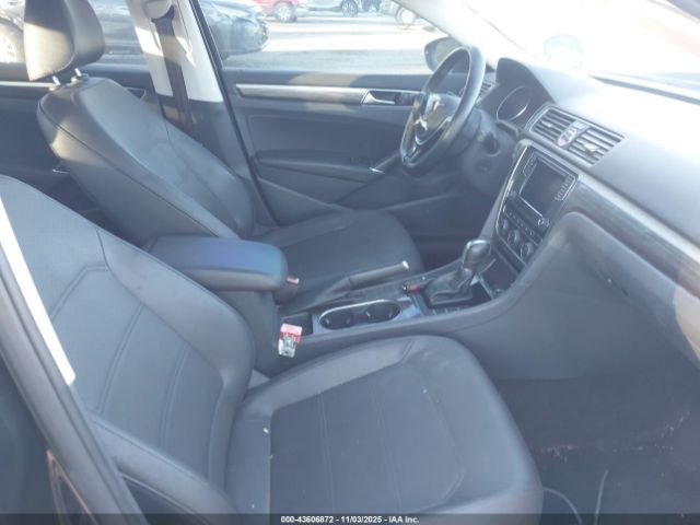 2017 VOLKSWAGEN PASSAT 1VWBT7A3XHC017610 Photo 4