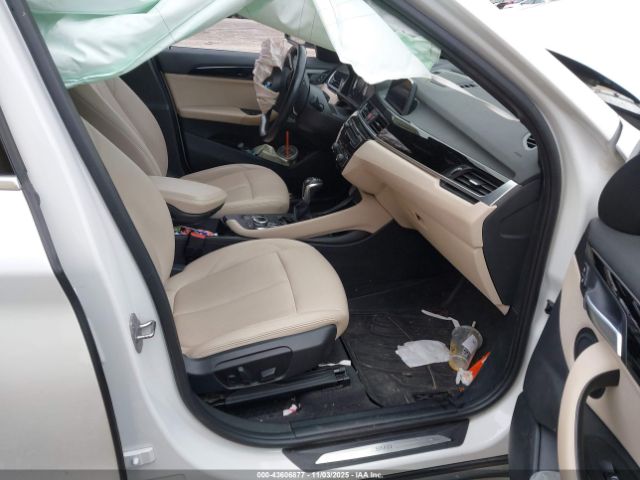 2018 BMW X1 WBXHT3C31J3H30443 Photo 4