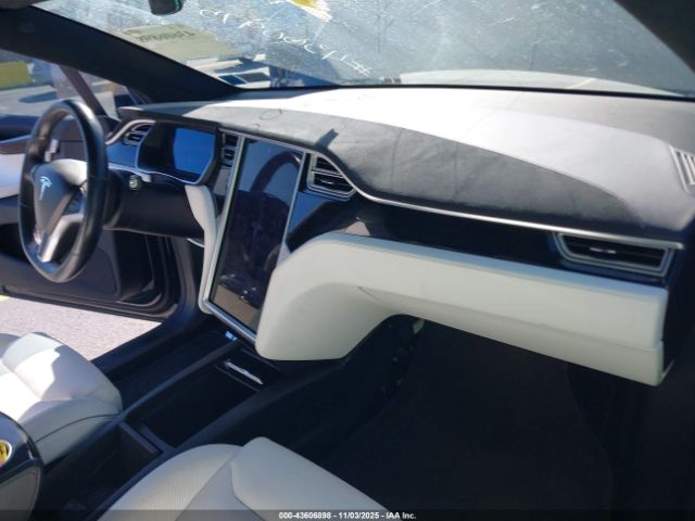 2016 TESLA MODEL X 5YJXCDE46GF031970 Photo 4