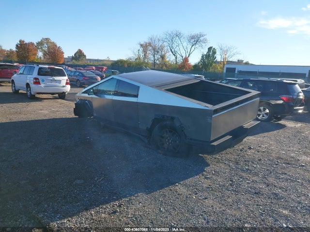 2024 TESLA CYBERTRUCK 7G2CEHED4RA034637 Photo 2
