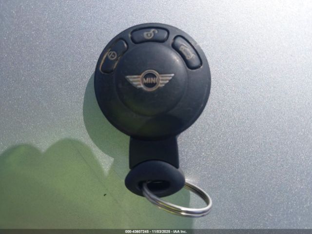 2010 MINI COOPER S WMWMF7C50ATX41701 Photo 10