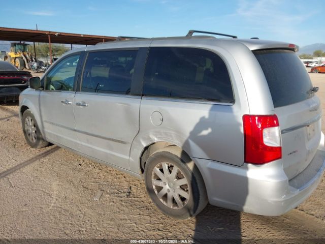2011 CHRYSLER TOWN & COUNTRY 2A4RR8DG2BR784445 Photo 2