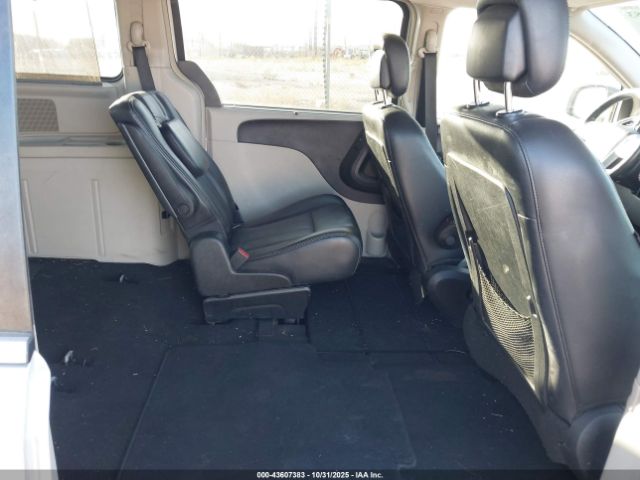 2011 CHRYSLER TOWN & COUNTRY 2A4RR8DG2BR784445 Photo 7