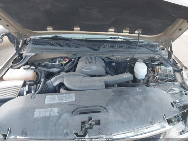 2005 Chevrolet Tahoe Ls მანქანა იყიდება აუქციონზე, vin: 1GNEC13V25R253695, აუქციონის ნომერი: 43607692