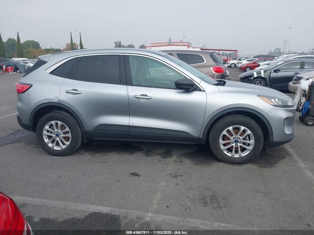 Продажа на аукционе авто 2022 Ford Escape Se, vin: 1FMCU9G69NUA72391, номер лота: 43607811