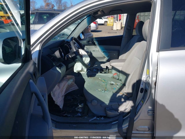 2010 TOYOTA HIGHLANDER 5TDBK3EH5AS024327 Photo 4