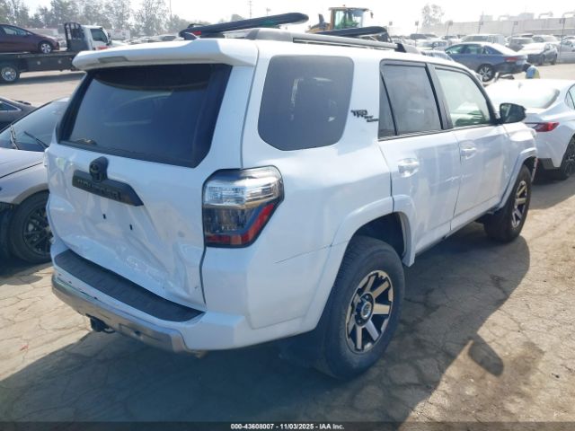 2024 TOYOTA 4RUNNER JTERU5JR3R6278015 Photo 3