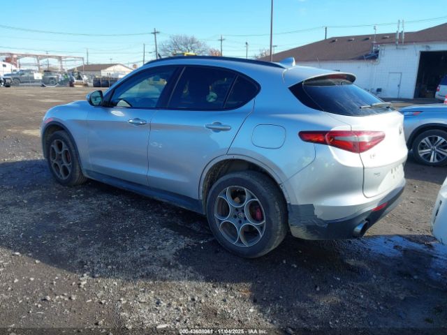 2018 ALFA ROMEO STELVIO ZASFAKPN6J7B83439 Photo 2