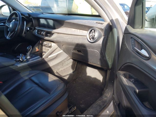 2018 ALFA ROMEO STELVIO ZASFAKPN6J7B83439 Photo 4