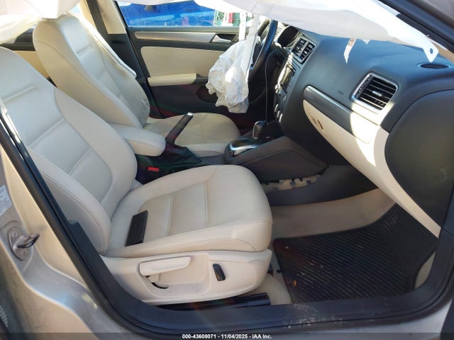 43608071 :رقم المزاد ، 3VWLL7AJ2EM225428 vin ، 2014 Volkswagen Jetta 2.0l Tdi مزاد بيع