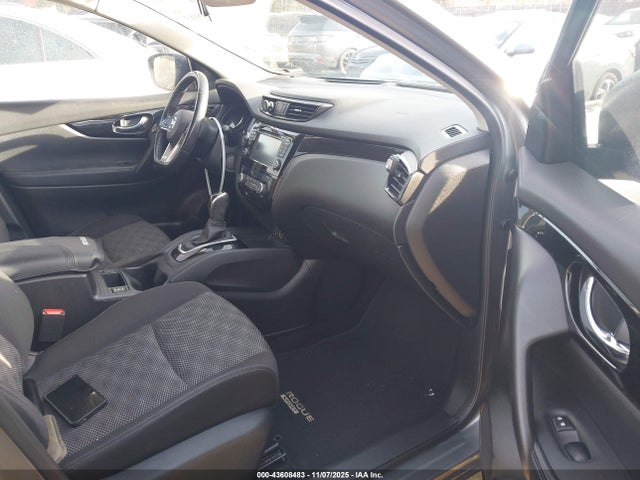 JN1BJ1CR7HW112554 Nissan Rogue Sport Sv