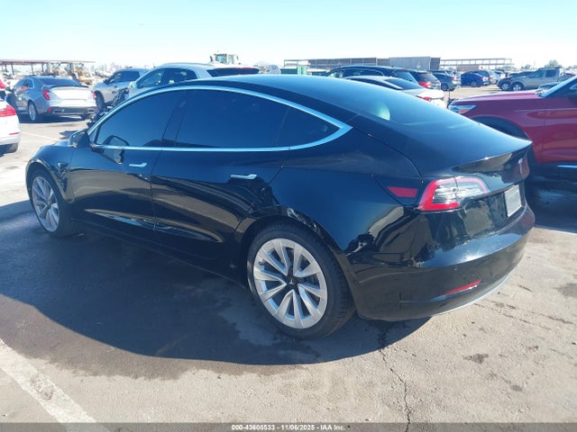 2019 TESLA MODEL 3 5YJ3E1EA5KF345440 Photo 2
