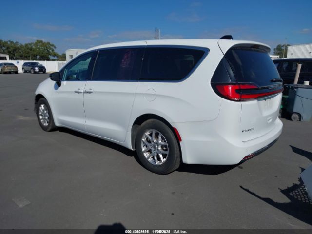 2024 CHRYSLER PACIFICA 2C4RC1BG1RR146974 Photo 2