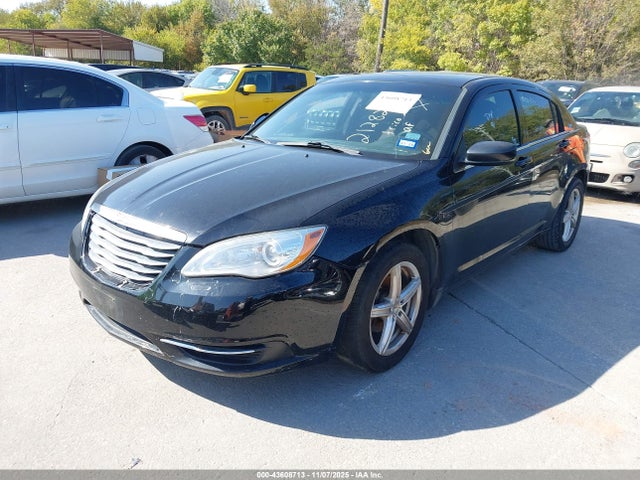 1C3CCBAB3EN212826 Chrysler 200 LX