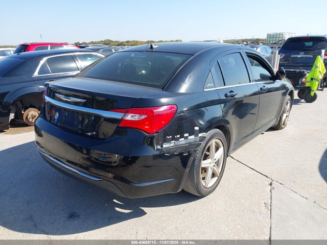 1C3CCBAB3EN212826 Chrysler 200 LX