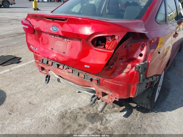 1FADP3F26JL278656 Ford FOCUS SE