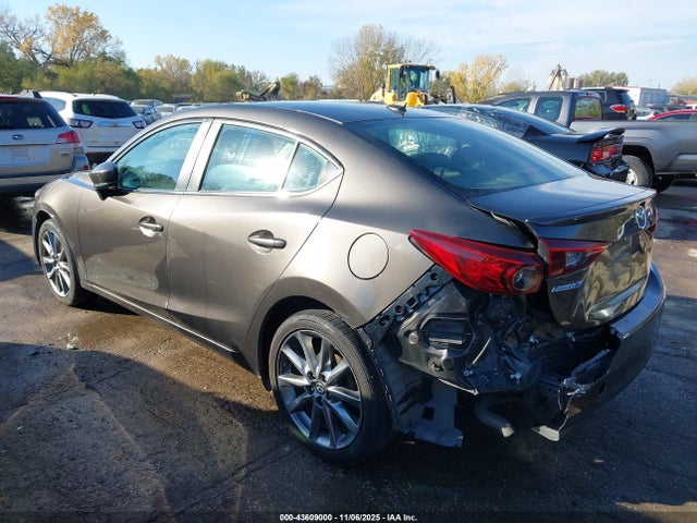43609000 :رقم المزاد ، 3MZBN1V38JM190693 vin ، 2018 Mazda Mazda3 Touring مزاد بيع