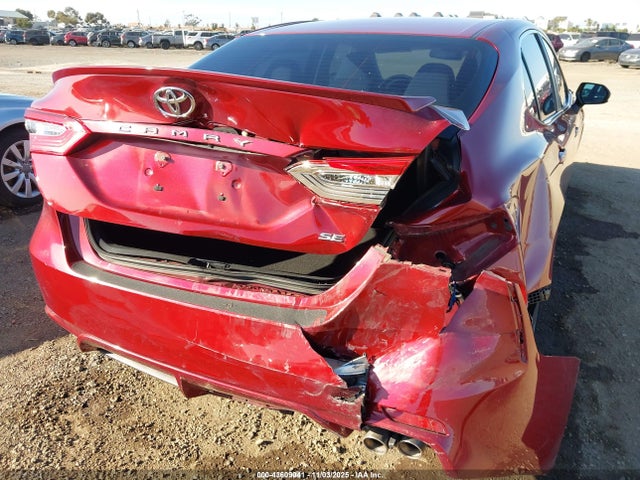 4T1B11HKXJU561121 Toyota CAMRY SE