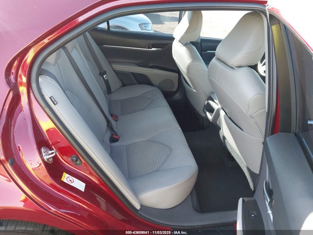 4T1B11HKXJU561121 Toyota CAMRY SE