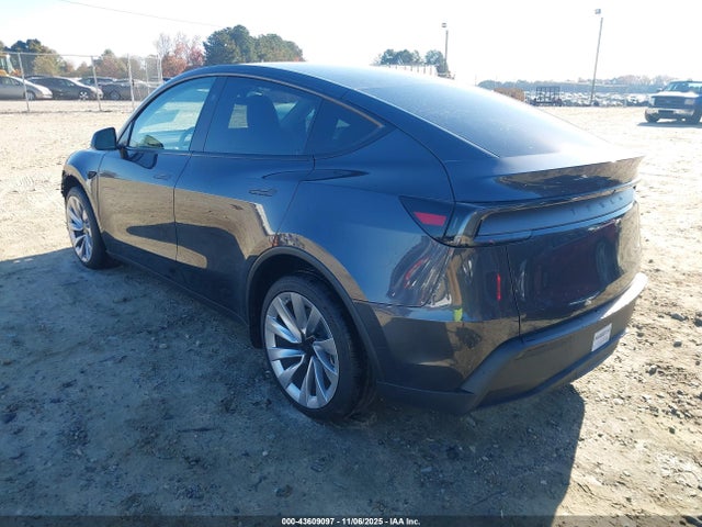 2026 TESLA MODEL Y 7SAYGDEE6TA395060 Photo 2