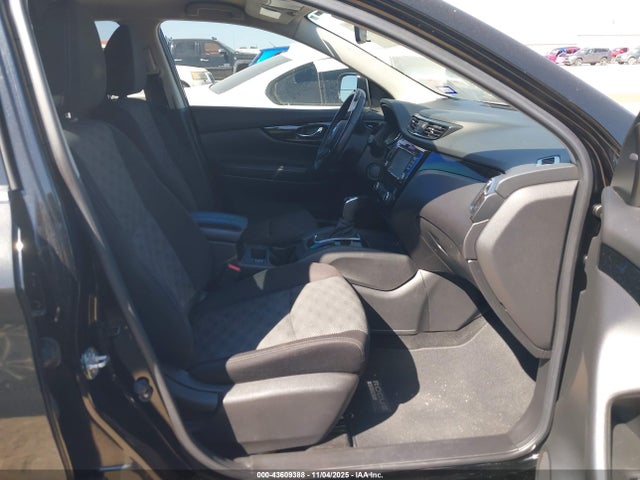 JN1BJ1CP4JW501205 Nissan Rogue Sport Sv
