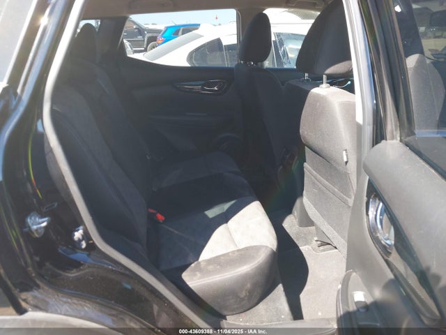 JN1BJ1CP4JW501205 Nissan Rogue Sport Sv