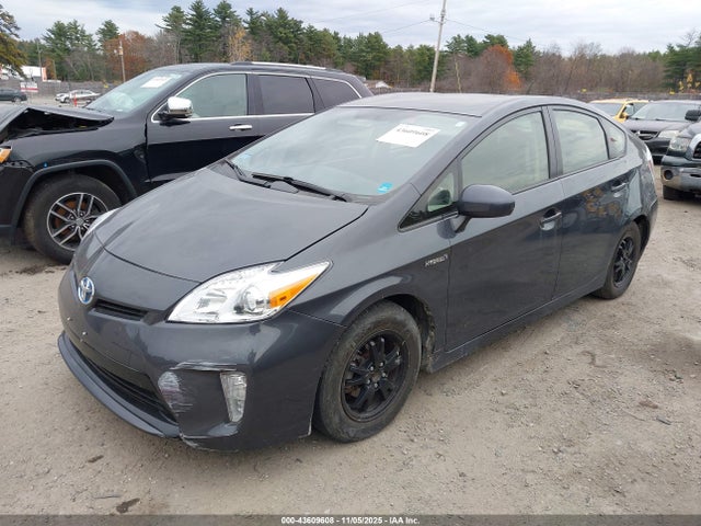 Toyota Prius Three 2015 JTDKN3DU4F0426260 Image 2