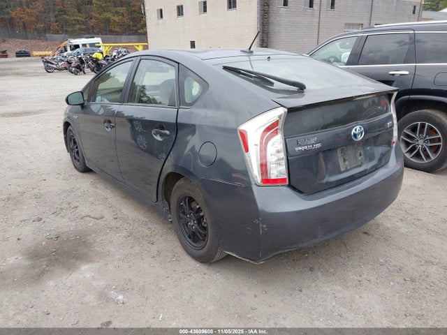 Toyota Prius Three 2015 JTDKN3DU4F0426260 Image 3