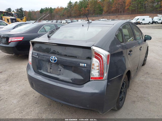 Toyota Prius Three 2015 JTDKN3DU4F0426260 Image 4