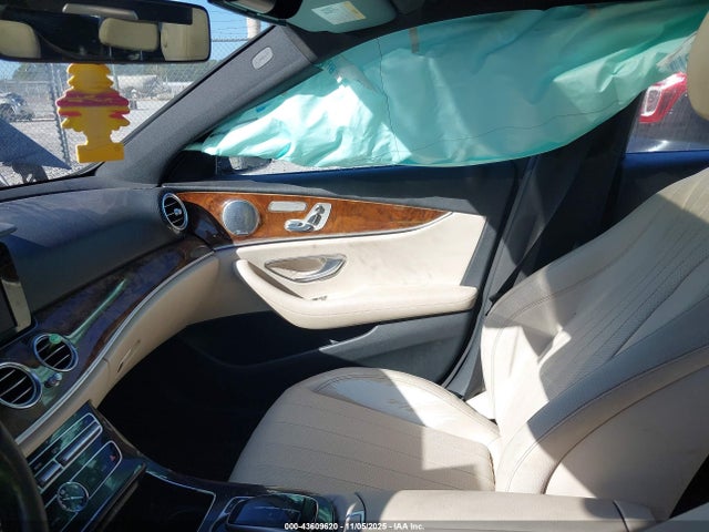 WDDZF4KB2HA056643 Mercedes-Benz E 300 4matic
