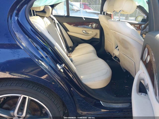 WDDZF4KB2HA056643 Mercedes-Benz E 300 4matic