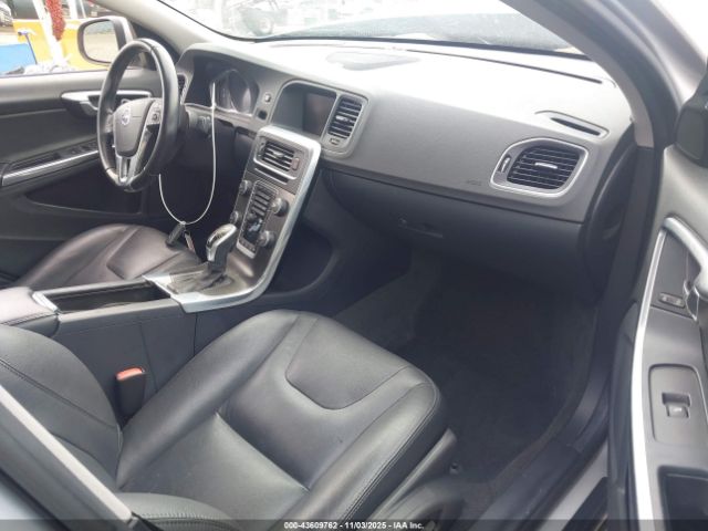 2015 VOLVO S60 YV126MFD2F1313721 Photo 4