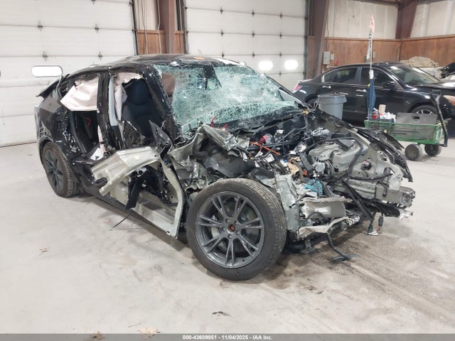 2024 TESLA MODEL Y 7SAYGDEEXRA327773 Photo 0