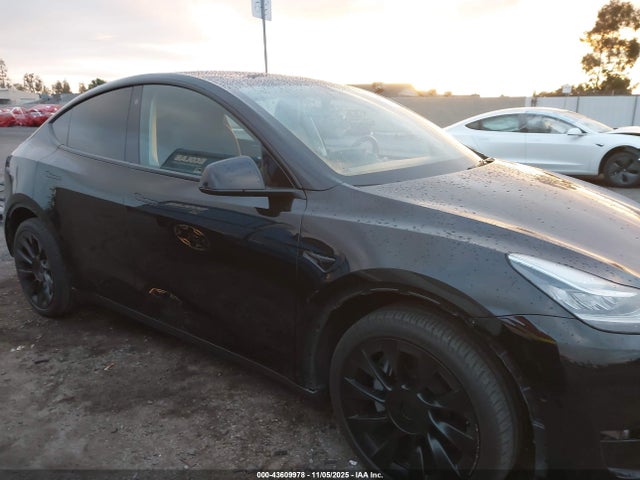 Продаж на аукціоні авто 2021 Tesla Model Y Long Range Dual Motor All-wheel Drive, vin: 5YJYGDEE2MF222671, номер лоту: 43609978