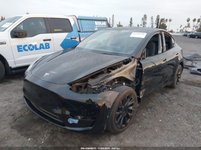 2021 TESLA MODEL Y 5YJYGDEE2MF222671 Photo 1