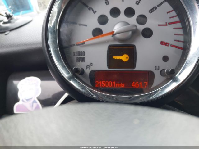 2010 MINI COOPER CLUBMAN WMWML3C56ATX37508 Photo 6