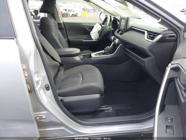 JTMG1RFV4KJ012622 Toyota RAV4 LE