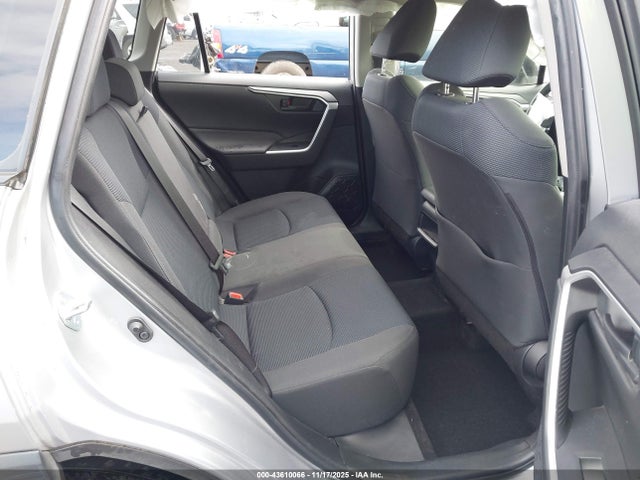 JTMG1RFV4KJ012622 Toyota RAV4 LE