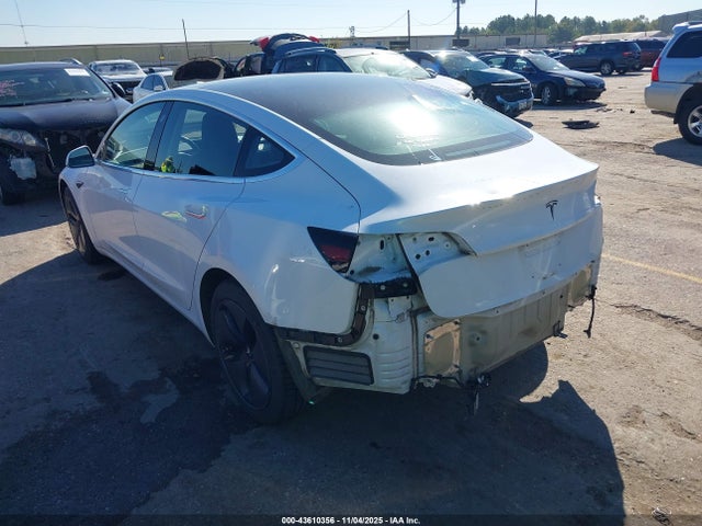 2018 TESLA MODEL 3 5YJ3E1EA3JF076207 Photo 2