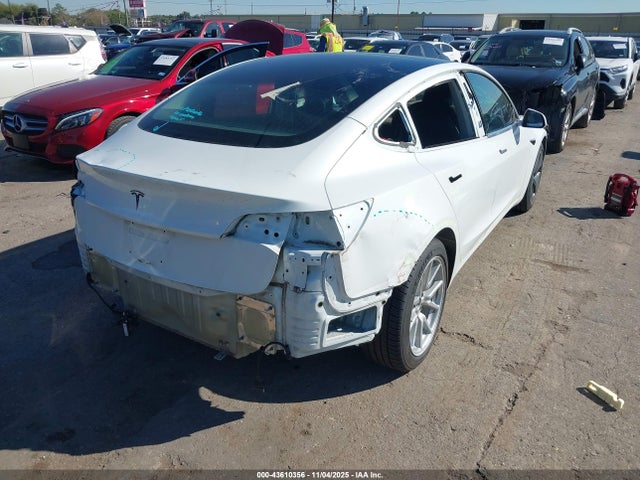 2018 TESLA MODEL 3 5YJ3E1EA3JF076207 Photo 3