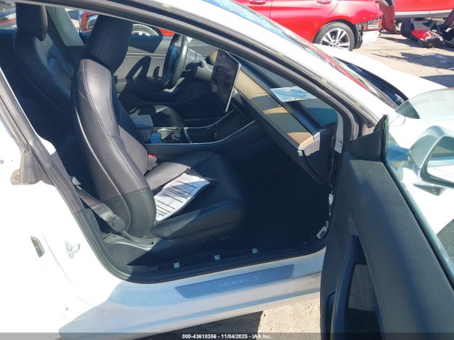 2018 TESLA MODEL 3 5YJ3E1EA3JF076207 Photo 4