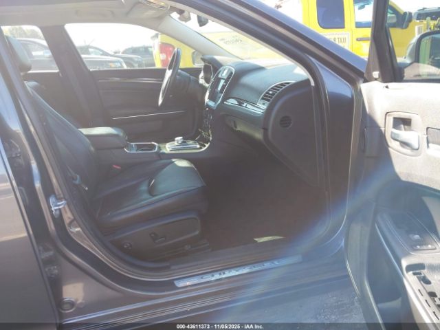 2019 CHRYSLER 300 2C3CCAEG5KH564648 Photo 4