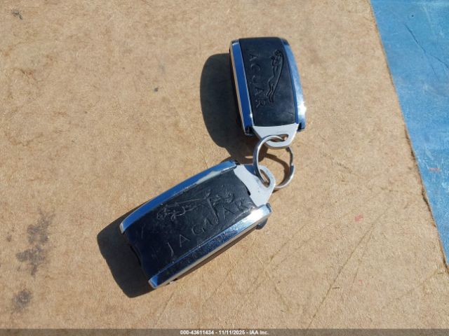 2011 JAGUAR XF SAJWA0GB9BLR89255 Photo 10