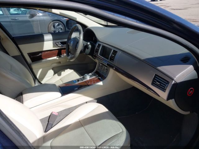 2011 JAGUAR XF SAJWA0GB9BLR89255 Photo 4