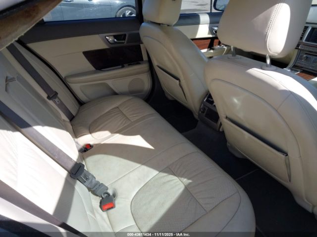 2011 JAGUAR XF SAJWA0GB9BLR89255 Photo 7