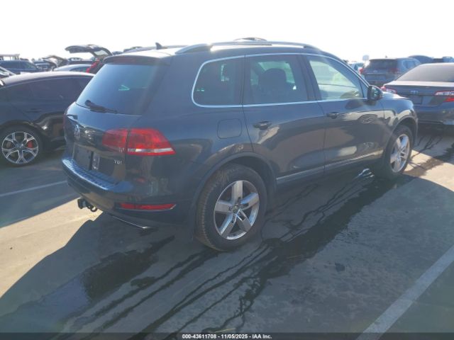 2011 VOLKSWAGEN TOUAREG WVGFK9BP5BD005852 Photo 3