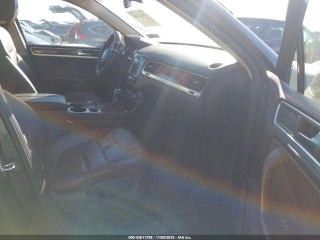 2011 VOLKSWAGEN TOUAREG WVGFK9BP5BD005852 Photo 4